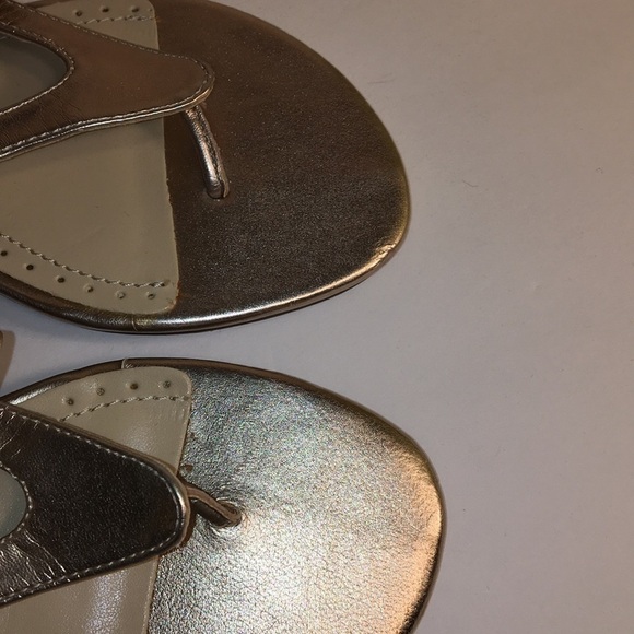 Adrienne Vittadini Gold bow strap sandals - Picture 3 of 7